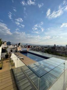 Kolam renang di atau dekat dengan depto con alberca zona condesa