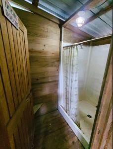 Koupelna v ubytování Reserva Natural Cañón Seacacar