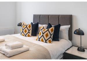 Ένα ή περισσότερα κρεβάτια σε δωμάτιο στο Sophisticated Living: 1-BR Flat in Beckenham +20 φωτογραφίες