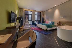 TV a/nebo společenská místnost v ubytování Nanxianglou Art Hotel