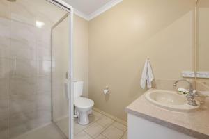 a bathroom with a toilet and a sink and a shower at Happy Paws Bright Hideaway in Bright +12 photos