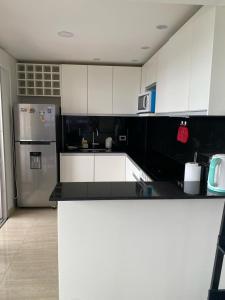 Køkken eller tekøkken på DEPARTAMENTO CENTRICO DE LUJO CON PISCINA Y COCHERA + 13 billeder