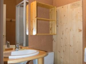 a bathroom with a sink and a mirror at Studio Montgenèvre, 1 pièce, 3 personnes - FR-1-266-222 in Montgenèvre