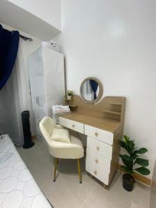 a dressing table with a mirror and a chair at Serene Skyline Escape Las Pinas in Manila