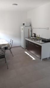 Kuchyň nebo kuchyňský kout v ubytování Departamento Chacabuco 3