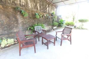 a group of chairs and a table on a patio at OYO Life 93403 Penginapan Adinda in Tjakranegara