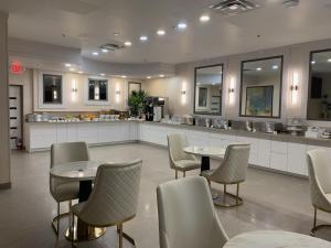 Posezení v ubytování Wyndham DFW Airport