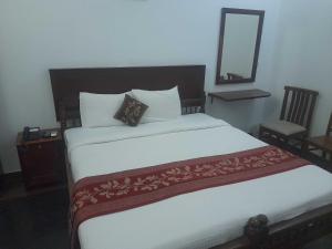 Cama ou camas em um quarto em OYO Orange Resort ECR