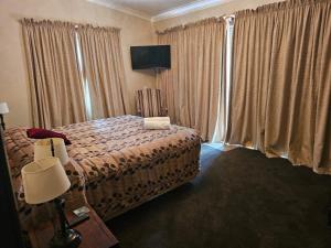 Voodi või voodid majutusasutuse Gateway Motor Inn toas