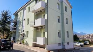 a building with balconies on the side of it at apartamento "il sole", 2 Balkone, Arbeitsplatz, WIFI in Penne