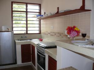 Kjøkken eller kjøkkenkrok på Safina Cottages