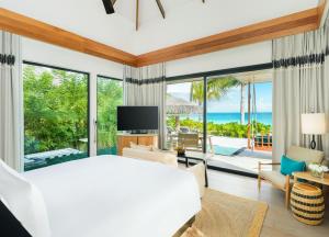 Postel nebo postele na pokoji v ubytování Hilton Maldives Amingiri Resort & Spa + 37 fotografií