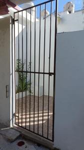 an open gate with a view of a beach behind it at Depa en el corazón de Progreso a 2min del malecón. in Progreso
