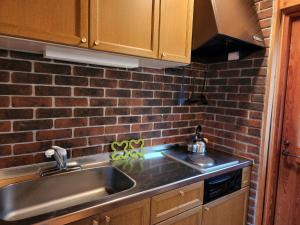 Kuchyň nebo kuchyňský kout v ubytování Spa and View Cozy House スパアンドビューコージーハウス