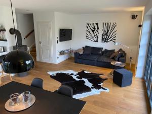 Ruang duduk di Reetdachhaus bei St Peter-Ording - Tating
