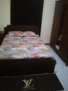 a bed in a room with a bed sidx sidx sidx at Pritanier in Flic-en-Flac