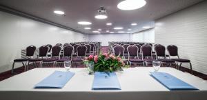 Zona de negocis o sala de conferències de Metropolitan Hotel 75 fotos més