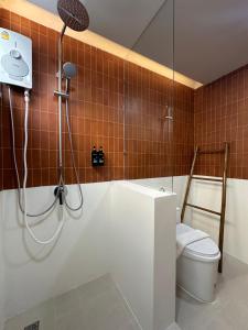Ванна кімната в Bunya House near BTS Asok, Terminal21 private&cozy