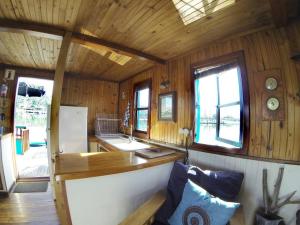 Kuchyň nebo kuchyňský kout v ubytování Knysna Houseboat Myrtle
