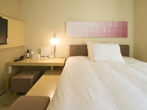 Postel nebo postele na pokoji v ubytování Hotel Resol Ikebukuro