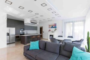 Nhà bếp/bếp nhỏ tại Tóparti Villa, Jakuzzi,Luxus élmény a Szigetközben