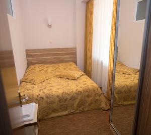 Voodi või voodid majutusasutuse Tsaghkahovit Hotel toas