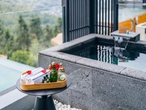 Balkón nebo terasa v ubytování Tengchong Jingge Banshan Hot Spring Hotel
