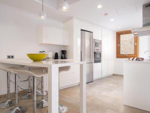 Kuchyň nebo kuchyňský kout v ubytování Townhouse San Sebastia by Sunvillas Mallorca