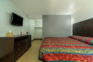 Postel nebo postele na pokoji v ubytování Xpress Inn & Extended Stays
