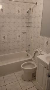 Gallery image of Room in a Beach House with Queen bed in a landlord hosted three bedroom apartment in Edgemere
