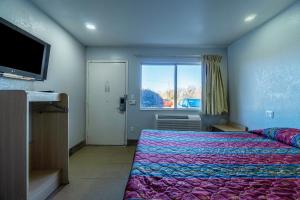 Postel nebo postele na pokoji v ubytování Xpress Inn & Extended Stays