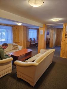Posezení v ubytování Hostel Wielka Krokiew