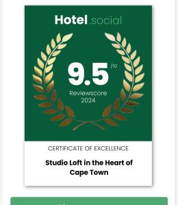 un logo di una corona di alloro per un hotel di Studio loft in the heart of Cape Town a Città del Capo