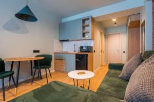Ett kök eller pentry på New Gudauri Cozy Apartment with a Mountain View