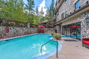 a swimming pool in front of a building at Beaver Creek Lodge 512 in Beaver Creek