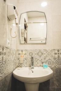 Koupelna v ubytování HH Hotel + 27 fotografií