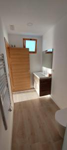 a bathroom with a sink and a toilet and a mirror at VILLAMÓNICA in Torrellano