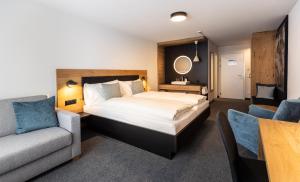 A bed or beds in a room at Hotel Piz Badus