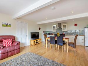 a living room with a couch and a table with chairs at 3 Bed in Bruton HTORV in Castle Cary