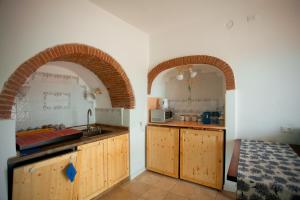 Η κουζίνα ή μικρή κουζίνα στο Villa delle Palme - Goelba