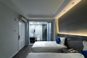 Ліжко або ліжка в номері Gatsby Central Hotel Hanoi
