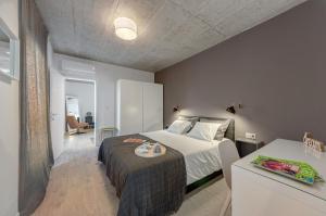 Postel nebo postele na pokoji v ubytování Villa San for 6 persons in Medulin with fitness and only 2 km from the beach with sea view