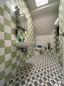 a bathroom with a sink and a tiled floor at Modern cosy studio in Barbican - Green - F2 in London