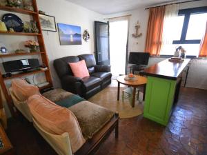 Posezení v ubytování ENCANTADORA CASA DE PESCADORES EN LA PLAYA DE SA TUNA - ES-226-27