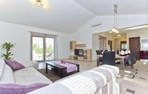 Posezení v ubytování Villa Tea in Central Istria with private pool for 10 persons