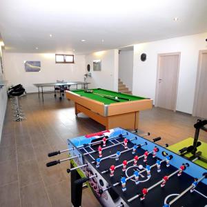 Herňa v ubytovaní Villa Stokovci in Central Istria for families and kids with a large garden and playground