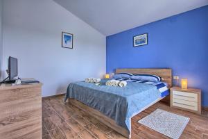 Posteľ alebo postele v izbe v ubytovaní Villa Stokovci in Central Istria for families and kids with a large garden and playground