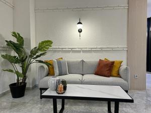 a living room with a couch and a coffee table at Itaca Colón by Soho Boutique in Córdoba