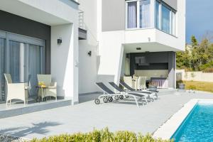 Zdjęcie z galerii obiektu Villa Windrose for 8 persons near Marcana with large garden w mieście Marčana