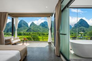 山景或在民宿看到的山景